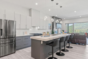 Above It All - Upper Suite, Close to Ski Resort